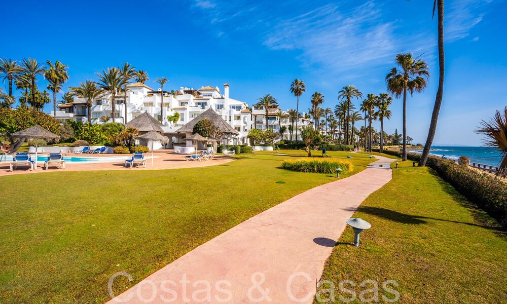 Penthouse for sale in a coveted beach complex on the New Golden Mile between Marbella and Estepona 70713