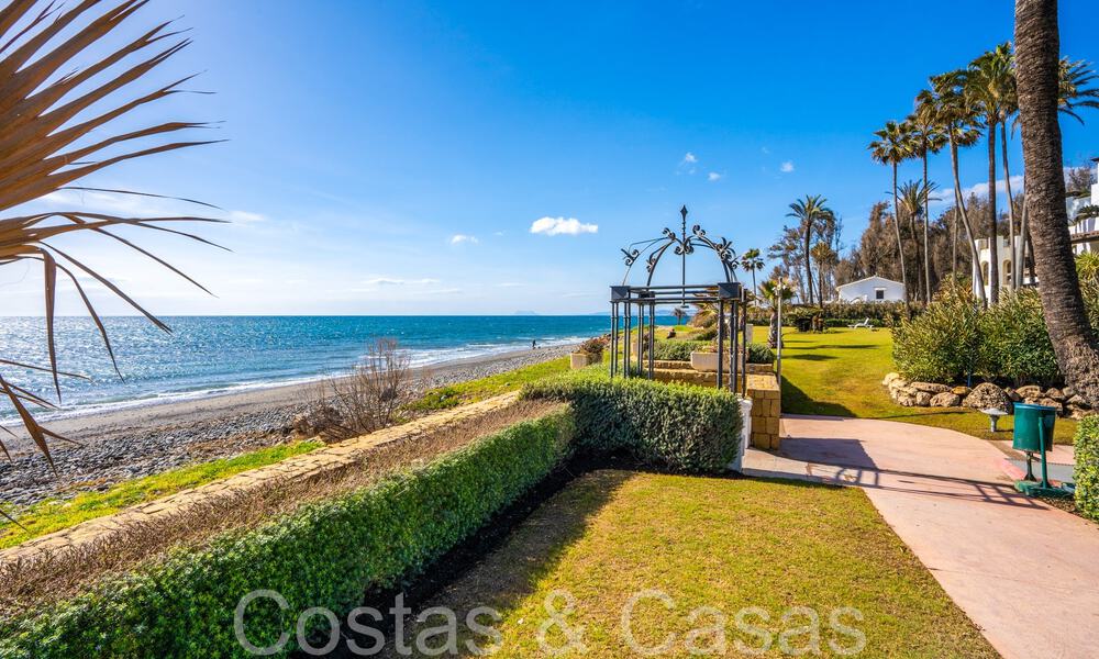 Penthouse for sale in a coveted beach complex on the New Golden Mile between Marbella and Estepona 70714