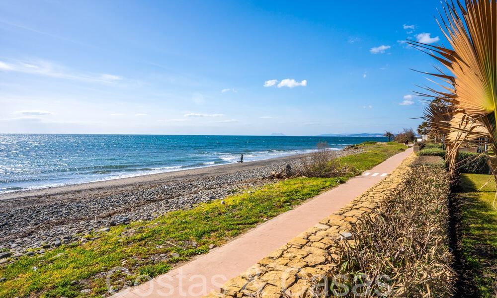 Penthouse for sale in a coveted beach complex on the New Golden Mile between Marbella and Estepona 70715