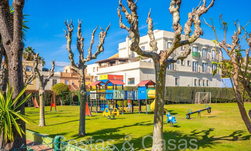 Penthouse for sale in a coveted beach complex on the New Golden Mile between Marbella and Estepona 70720