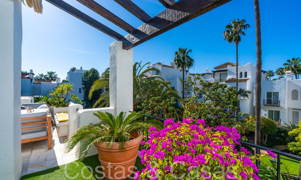 Penthouse for sale in a coveted beach complex on the New Golden Mile between Marbella and Estepona 70731