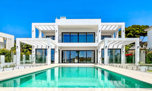 Contemporary new build villa for sale in Elviria, a coveted beach area east of Marbella centre 70588