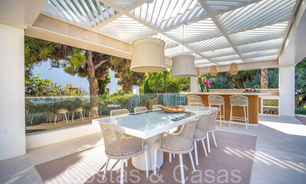 Modern luxury villa for sale in a gated urbanization on Marbella's Golden Mile 70738