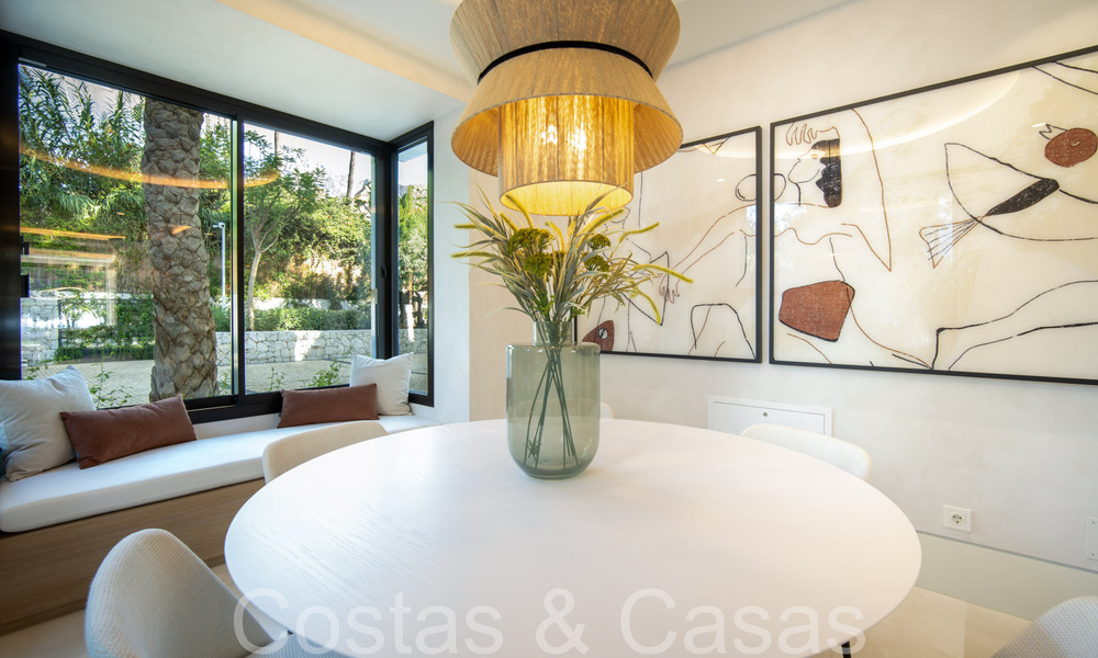 Modern luxury villa for sale in a gated urbanization on Marbella's Golden Mile 70745