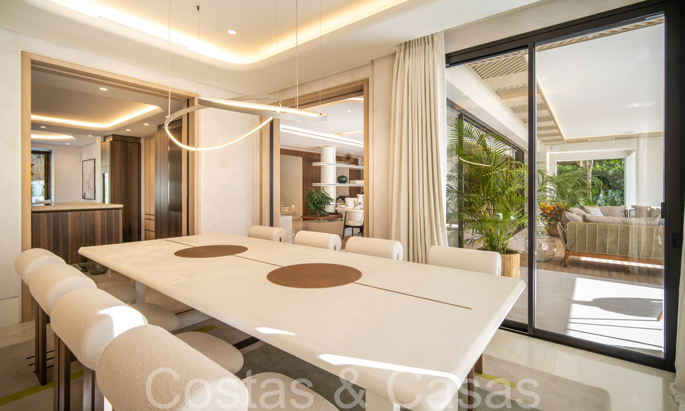 Modern luxury villa for sale in a gated urbanization on Marbella's Golden Mile 70749