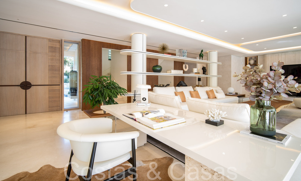 Modern luxury villa for sale in a gated urbanization on Marbella's Golden Mile 70750