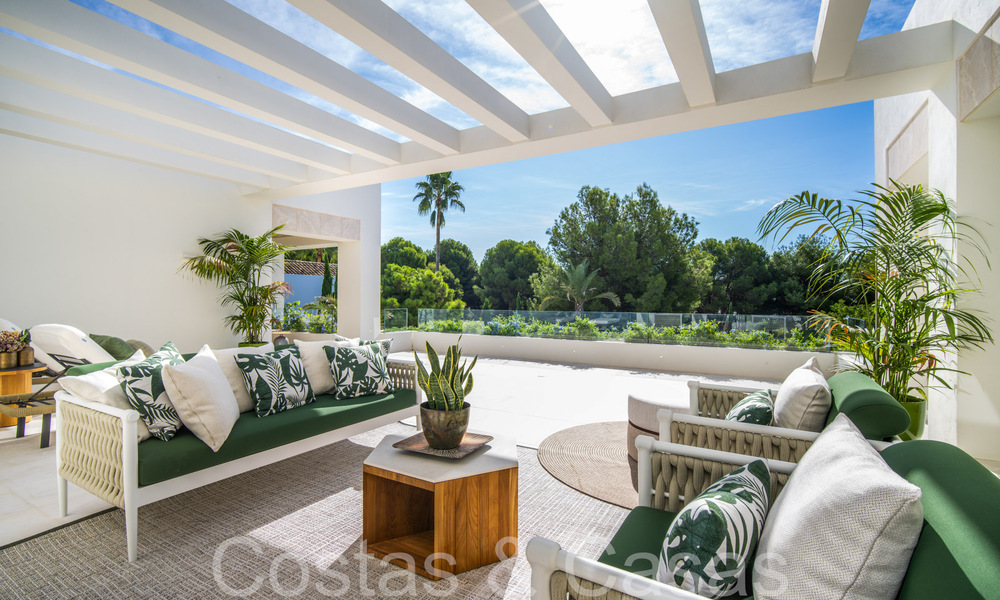 Modern luxury villa for sale in a gated urbanization on Marbella's Golden Mile 70759