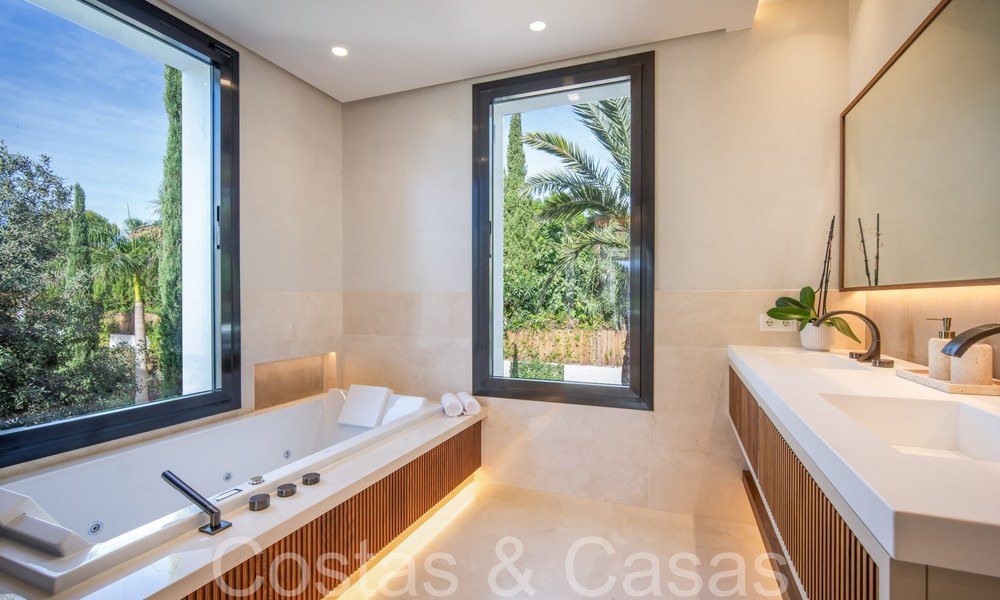 Modern luxury villa for sale in a gated urbanization on Marbella's Golden Mile 70764