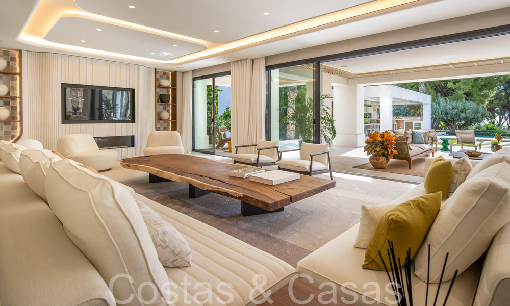 Modern luxury villa for sale in a gated urbanization on Marbella's Golden Mile 70767