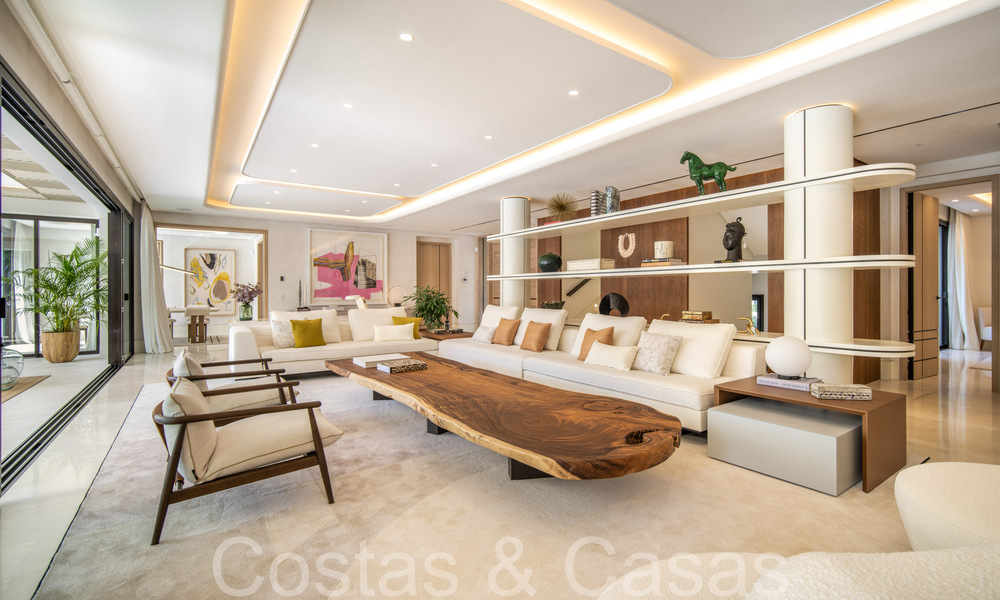 Modern luxury villa for sale in a gated urbanization on Marbella's Golden Mile 70768