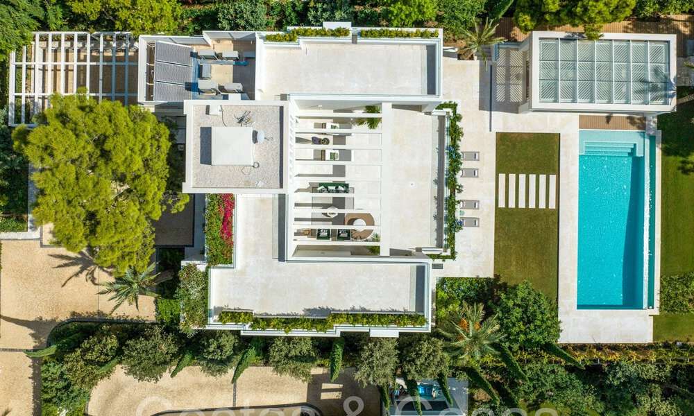 Modern luxury villa for sale in a gated urbanization on Marbella's Golden Mile 70771