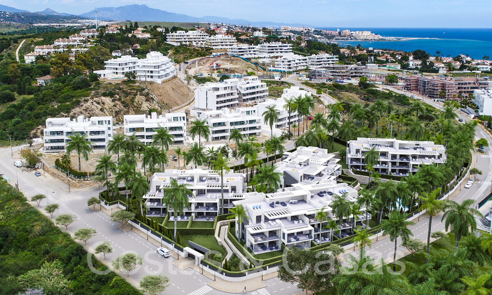 New project with luxury apartments and penthouses for sale within walking distance of the beach in Estepona 71084