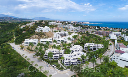 New project with luxury apartments and penthouses for sale within walking distance of the beach in Estepona 71088