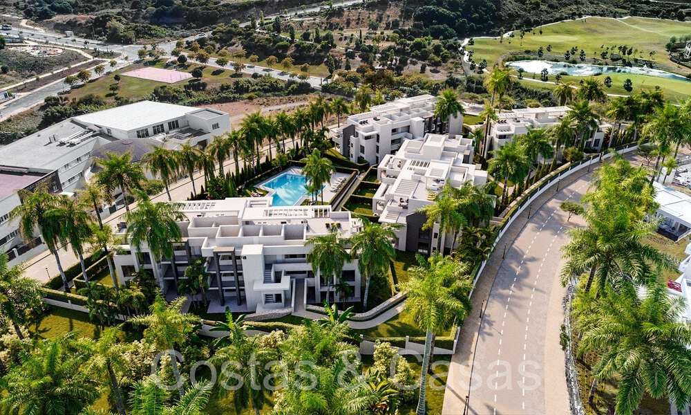 New project with luxury apartments and penthouses for sale within walking distance of the beach in Estepona 71093