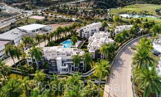 New project with luxury apartments and penthouses for sale within walking distance of the beach in Estepona 71093 