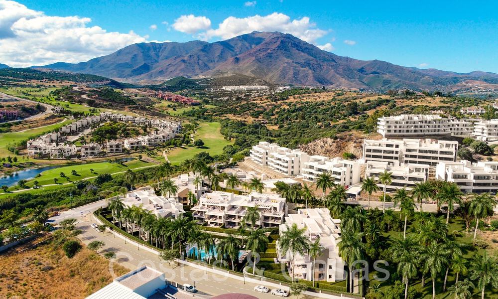 New project with luxury apartments and penthouses for sale within walking distance of the beach in Estepona 71100