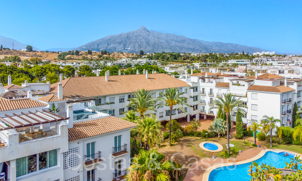 Stunning penthouse with large solarium and plunge pool for sale in Nueva Andalucia, Marbella 71220