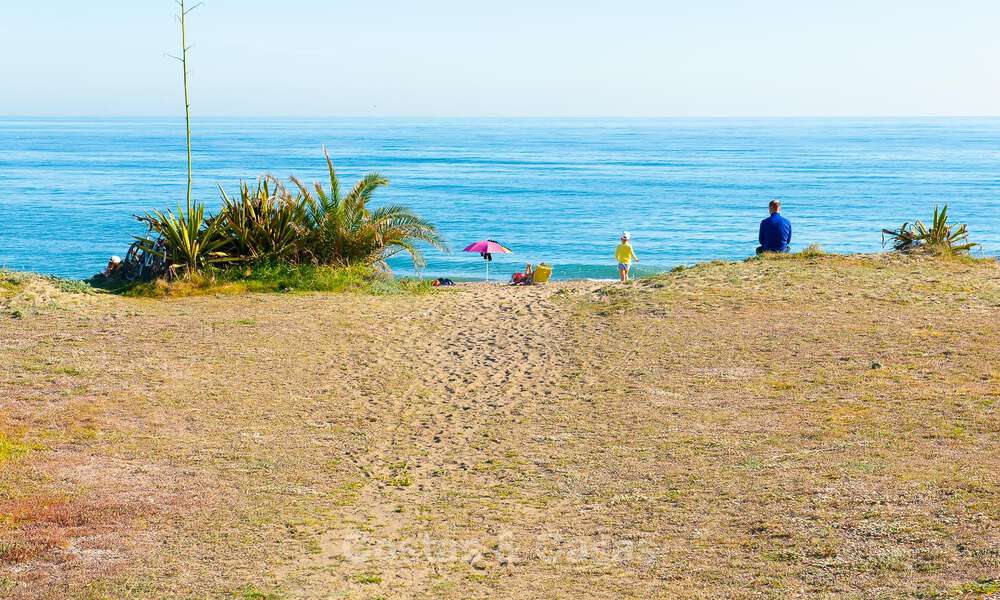 Fully renovated ground floor apartment for sale, in a beach complex on the New Golden Mile between Marbella and Estepona 71398