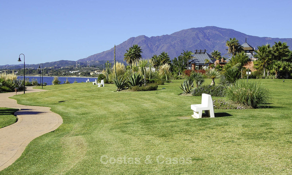 Luxurious ground floor apartment for sale in a five star beach complex on the New Golden Mile between Marbella and Estepona 71414