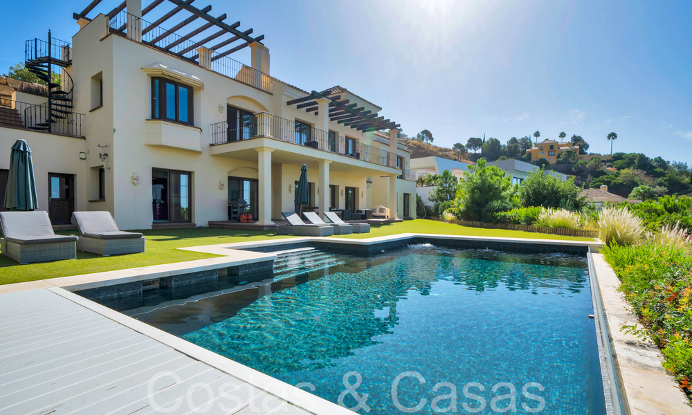 Timeless Spanish luxury villa with panoramic sea views for sale in a gated urbanization of Marbella - Benahavis 71543