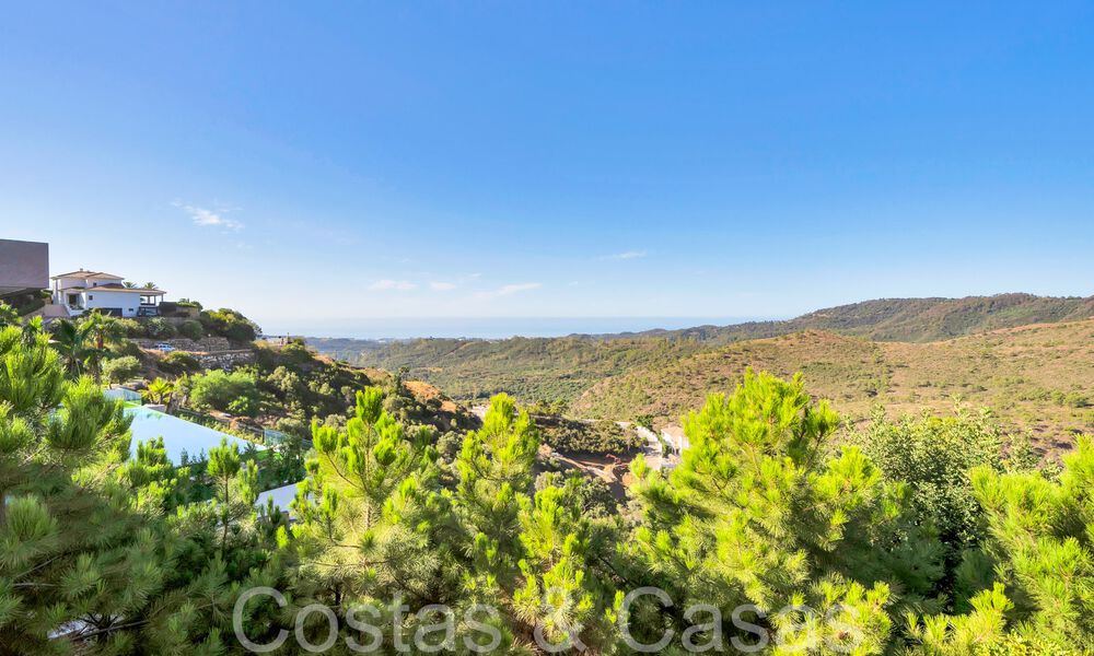 Timeless Spanish luxury villa with panoramic sea views for sale in a gated urbanization of Marbella - Benahavis 71555