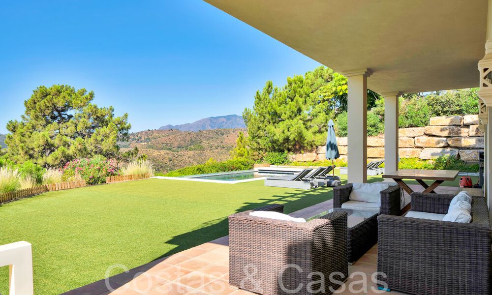 Timeless Spanish luxury villa with panoramic sea views for sale in a gated urbanization of Marbella - Benahavis 71589