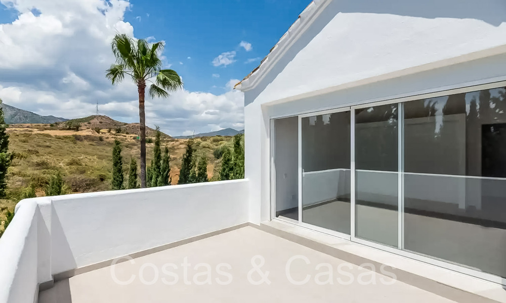 Semi-detached townhouse with sea views for sale just east of Marbella centre 71778