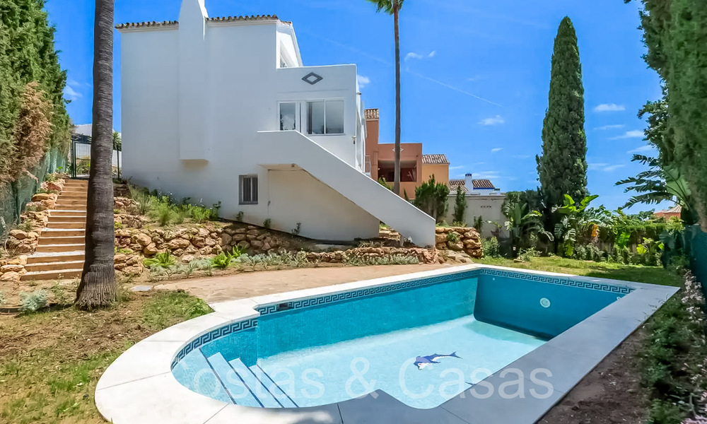 Semi-detached townhouse with sea views for sale just east of Marbella centre 71784