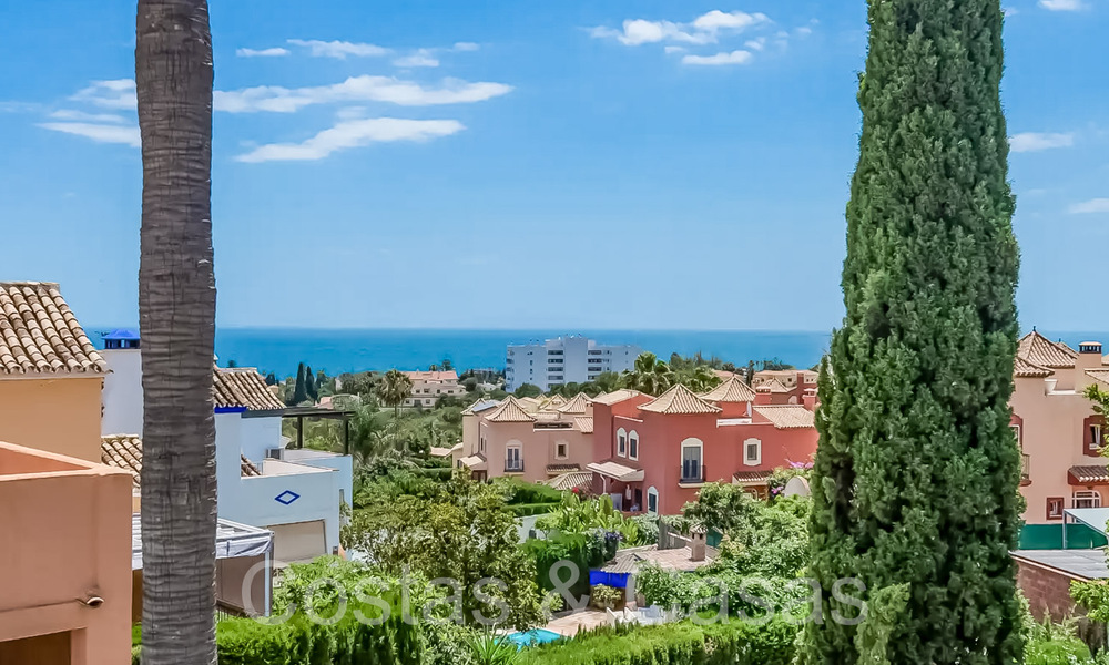 Semi-detached townhouse with sea views for sale just east of Marbella centre 71787