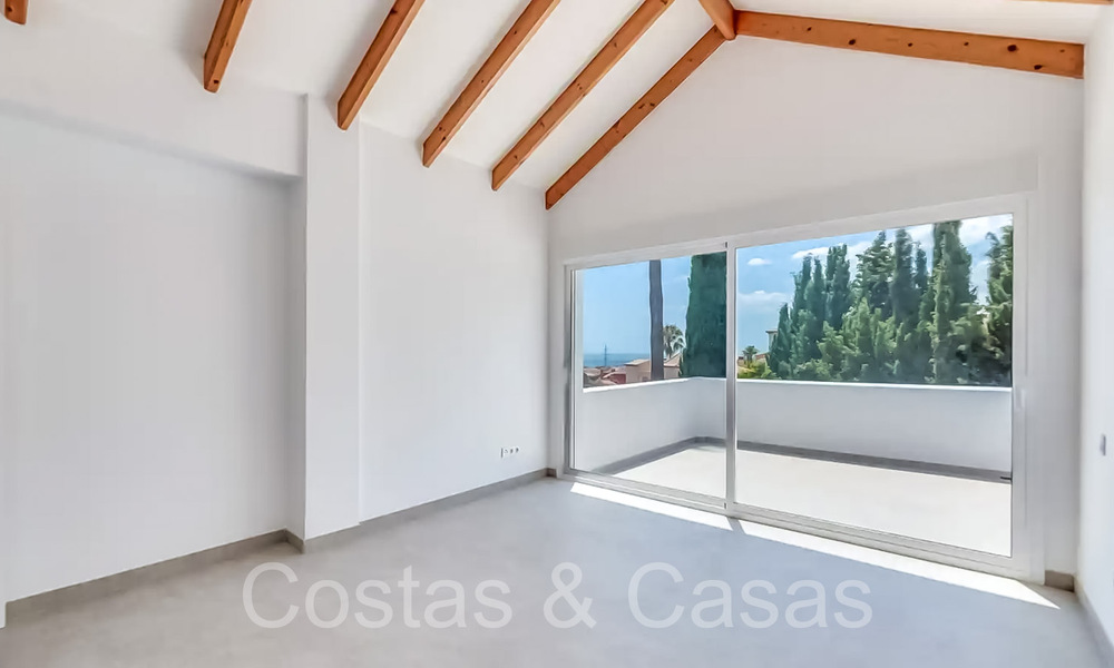 Semi-detached townhouse with sea views for sale just east of Marbella centre 71788