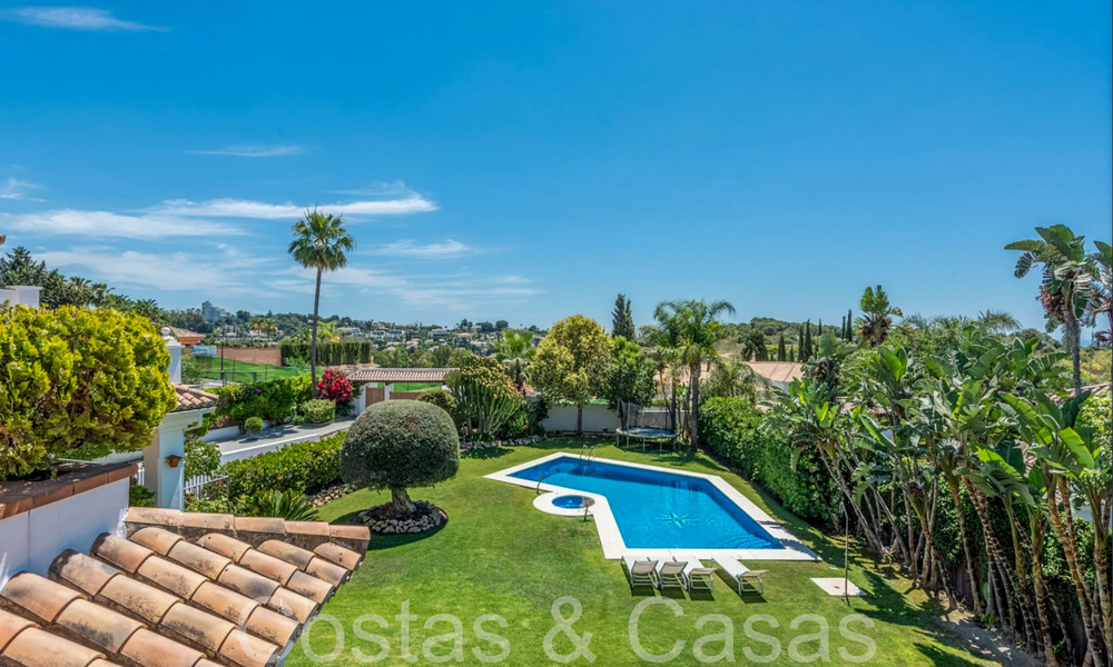 Luxury character villa for sale in a privileged urbanisation in Benahavis - Marbella 71819