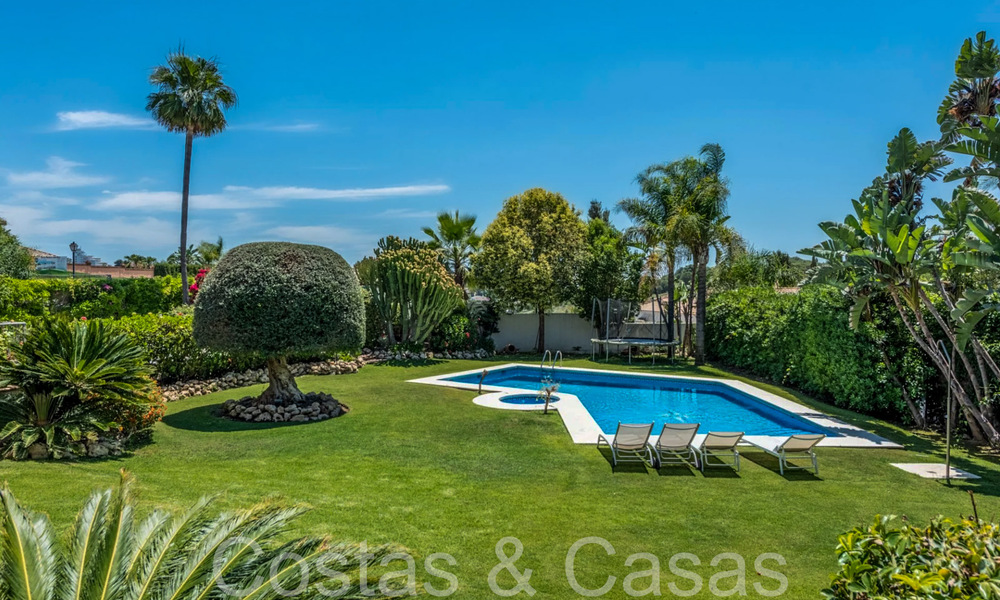 Luxury character villa for sale in a privileged urbanisation in Benahavis - Marbella 71822