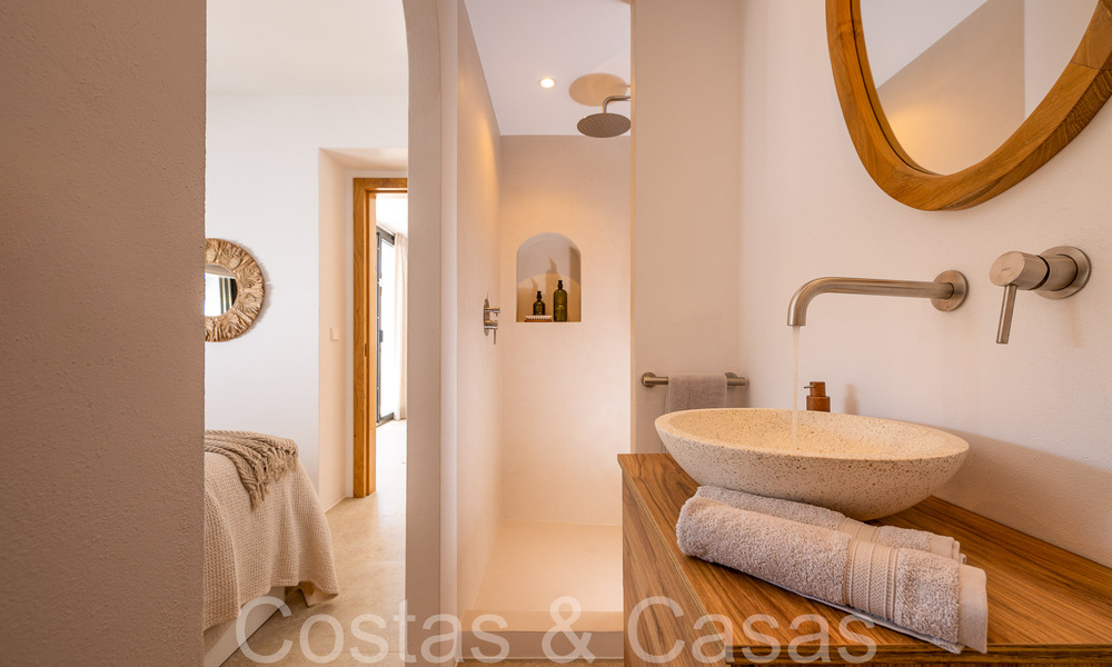 Move-in ready, fully renovated house for sale close to all amenities on the border of Marbella and Mijas 71867