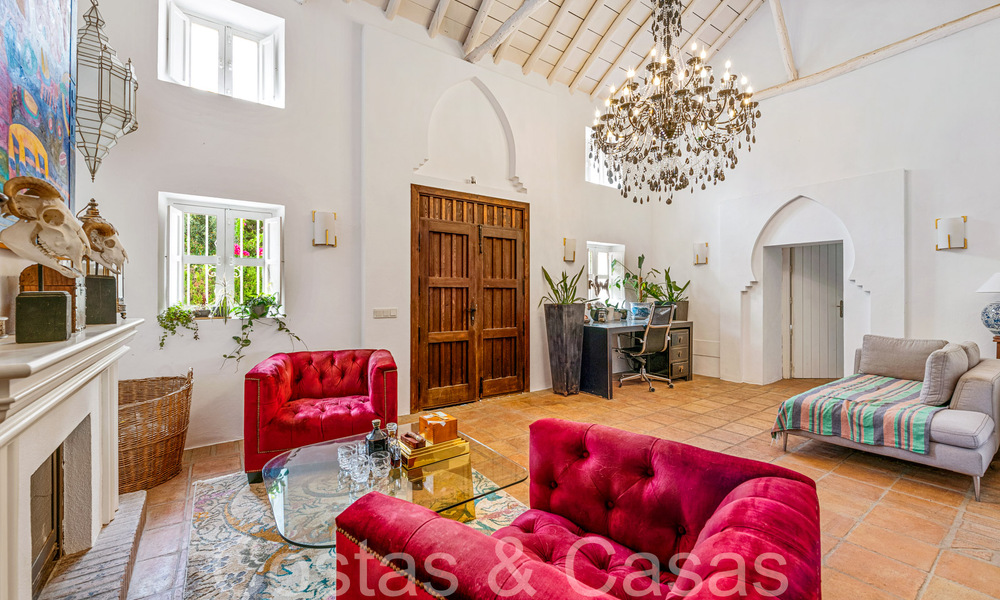 Charming traditional villa for sale with guest house and tennis court, close to the beach in Benahavis - Marbella 71895