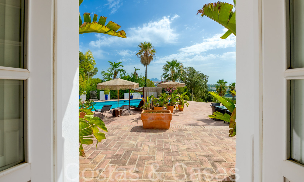 Charming traditional villa for sale with guest house and tennis court, close to the beach in Benahavis - Marbella 71901