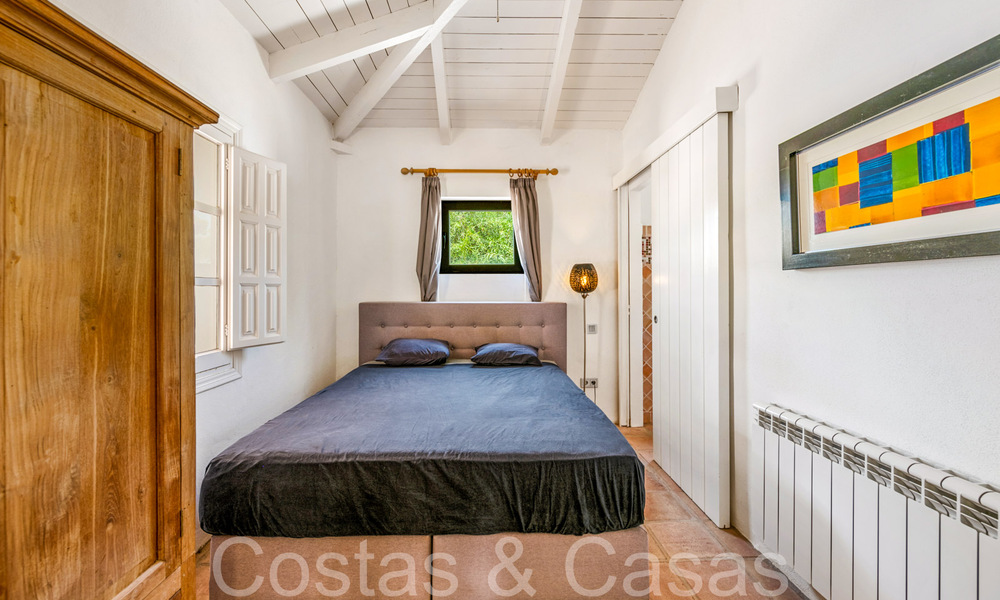 Charming traditional villa for sale with guest house and tennis court, close to the beach in Benahavis - Marbella 71910