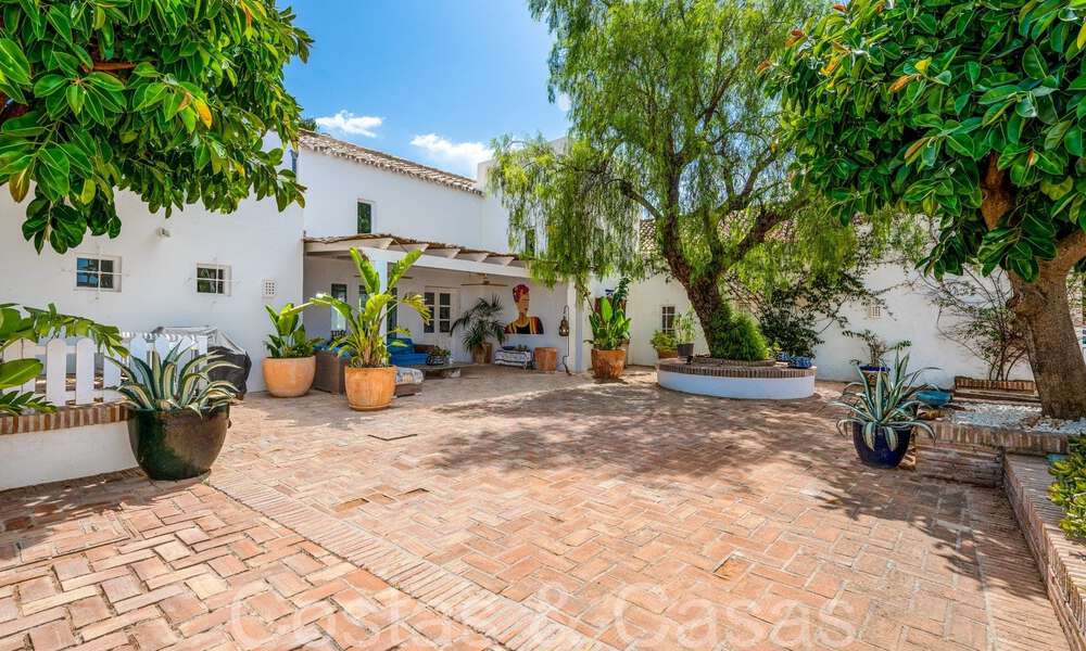 Charming traditional villa for sale with guest house and tennis court, close to the beach in Benahavis - Marbella 71921