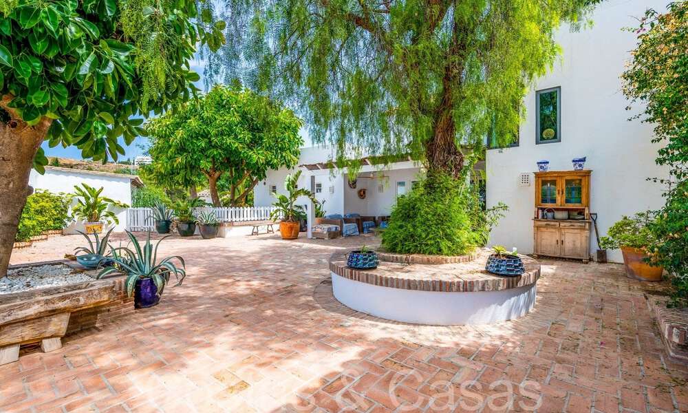 Charming traditional villa for sale with guest house and tennis court, close to the beach in Benahavis - Marbella 71922