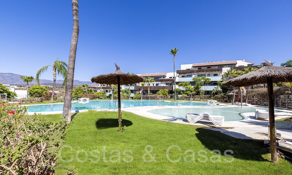 Modern golf apartment for sale in the prestigious 5* Los Flamingos Golf Resort on the New Golden Mile, Marbella - Benahavís 71686