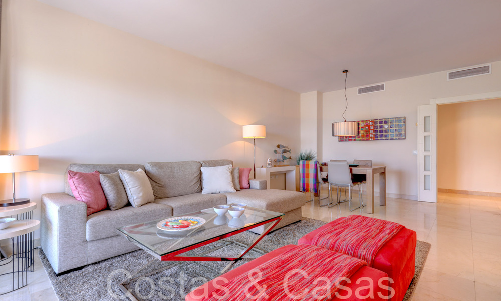 Modern golf apartment for sale in the prestigious 5* Los Flamingos Golf Resort on the New Golden Mile, Marbella - Benahavís 71734