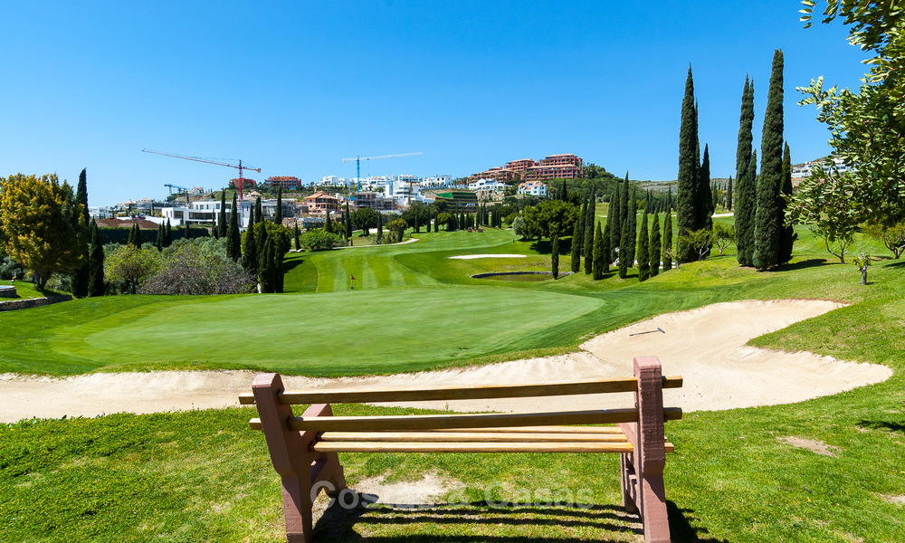 Modern golf apartment for sale in the prestigious 5* Los Flamingos Golf Resort on the New Golden Mile, Marbella - Benahavís 71735