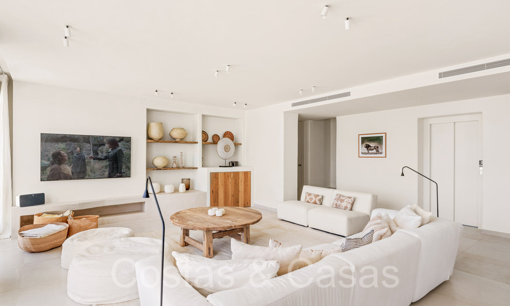 Stylish contemporary luxury Mediterranean penthouse for sale with unobstructed panoramic views in Nueva Andalucia, Marbella 71938