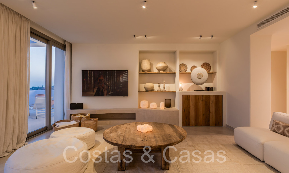 Stylish contemporary luxury Mediterranean penthouse for sale with unobstructed panoramic views in Nueva Andalucia, Marbella 71971