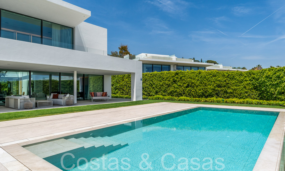 Sophisticated designer villa for sale near the beach in the heart of Marbella’s Golden Mile 72043