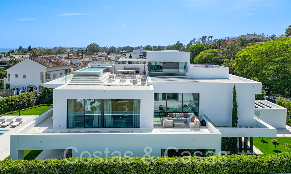 Sophisticated designer villa for sale near the beach in the heart of Marbella’s Golden Mile 72047