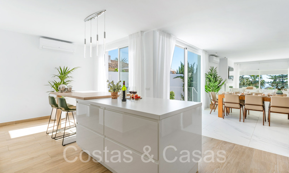 Mediterranean luxury villa for sale with large garden and additional little house, with sea views, close to amenities in Marbella East 72065