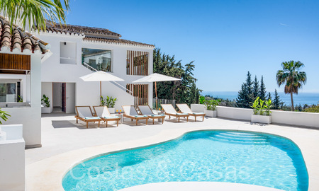 Mediterranean luxury villa for sale with large garden and additional little house, with sea views, close to amenities in Marbella East 72086