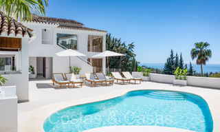 Mediterranean luxury villa for sale with large garden and additional little house, with sea views, close to amenities in Marbella East 72086 