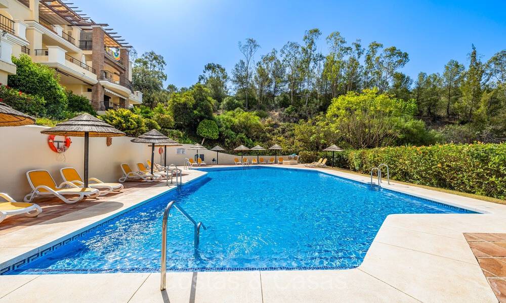 Move-in ready, spacious 3-bedroom apartment for sale surrounded by golf courses in Benahavis - Marbella 72133