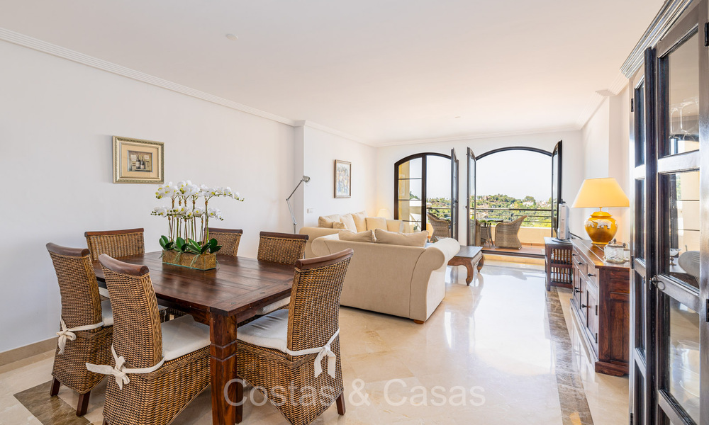 Move-in ready, spacious 3-bedroom apartment for sale surrounded by golf courses in Benahavis - Marbella 72136